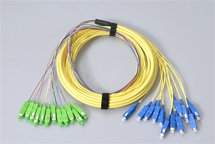สายแพทช์ 12 แกน SC UPC ถึง SC APC