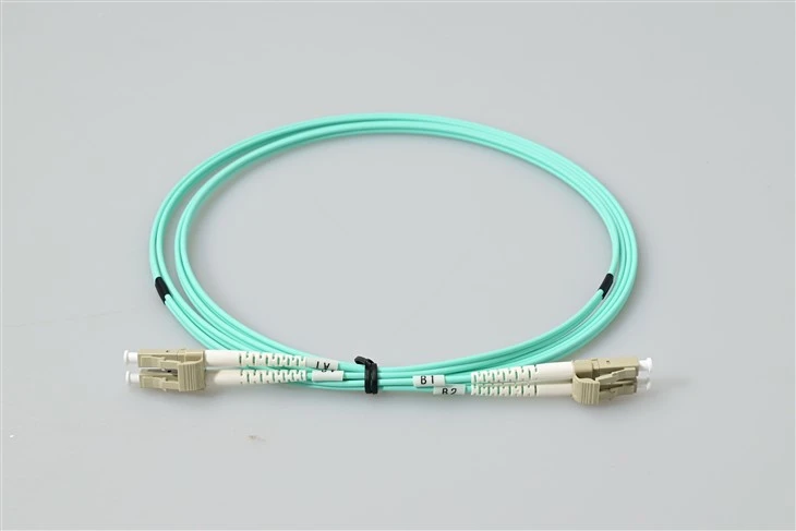 LC ถึง LC OM3 50/125 สายแพทช์ไฟเบอร์ดูเพล็กซ์มัลติโหมด