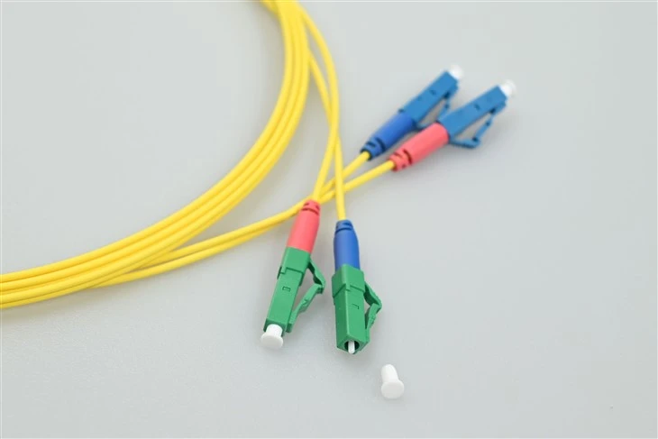 สายแพทช์ไฟเบอร์ออปติก LC APC ถึง LC UPC DUPLEX