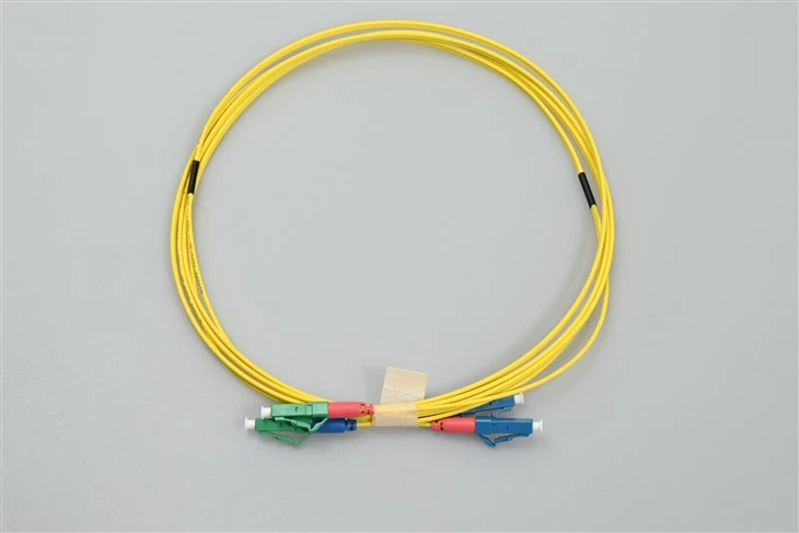 สายแพทช์ไฟเบอร์ออปติก Lc apc ถึง lc upc Duplex Yellow